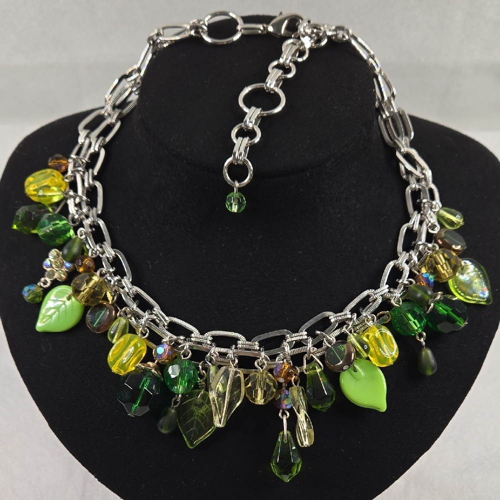 Elegant Silver and Green Leaf Necklace